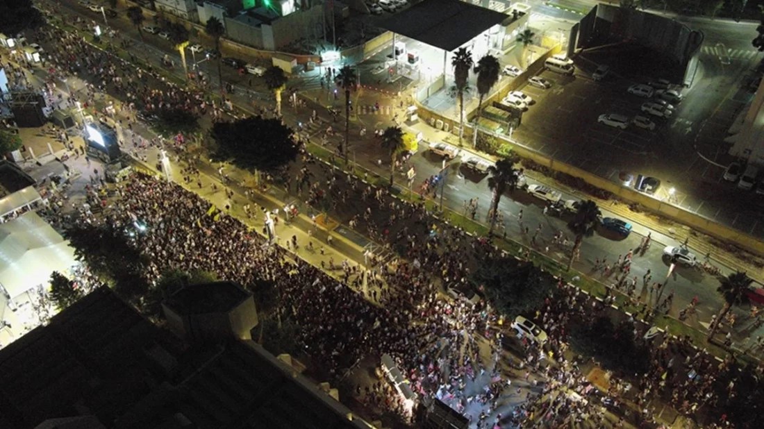 2025/July 2025/তেল আবিবে হাজারো ইসরায়েলির বিক্ষোভ, চুক্তির মাধ্যমে জিম্মিমুক্তির দাবি.jpg